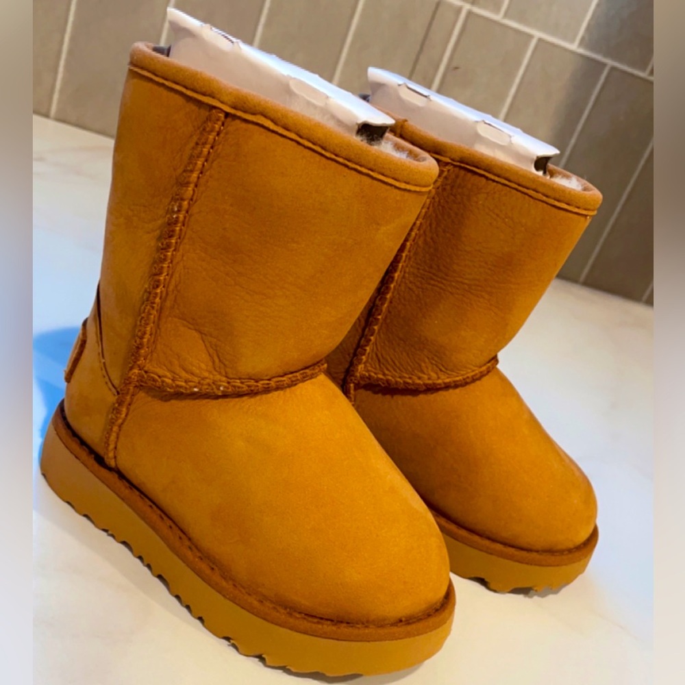 Classic Short Uggs (Toddler)